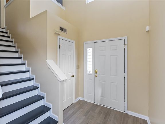3rd image of 10281 Stillwell Dr