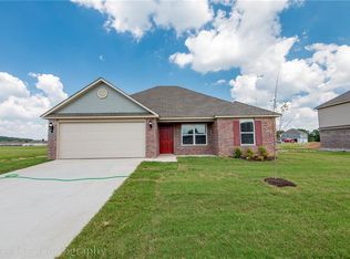 869 Ethan James St, Elkins, AR 72727