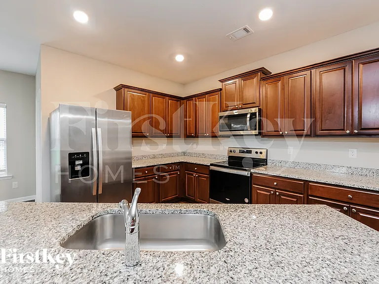 124 Innis Brook Cir — Photo 5