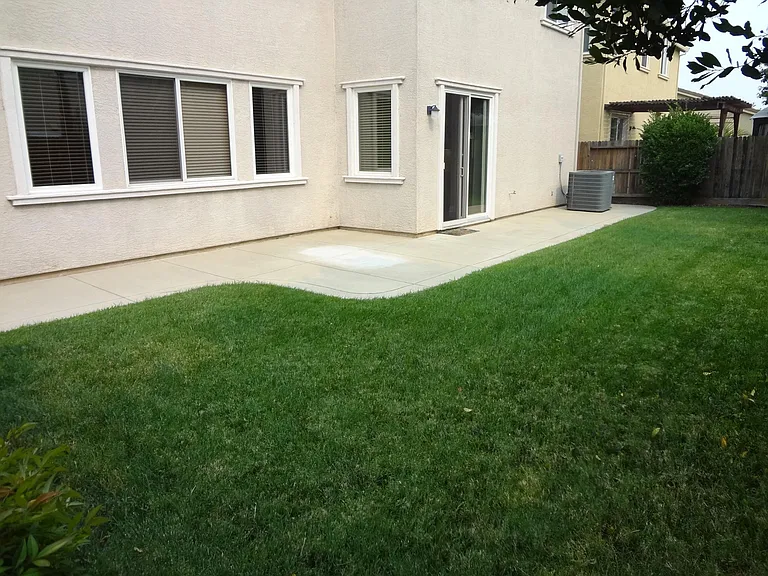 1123 Montague Ln — Photo 48