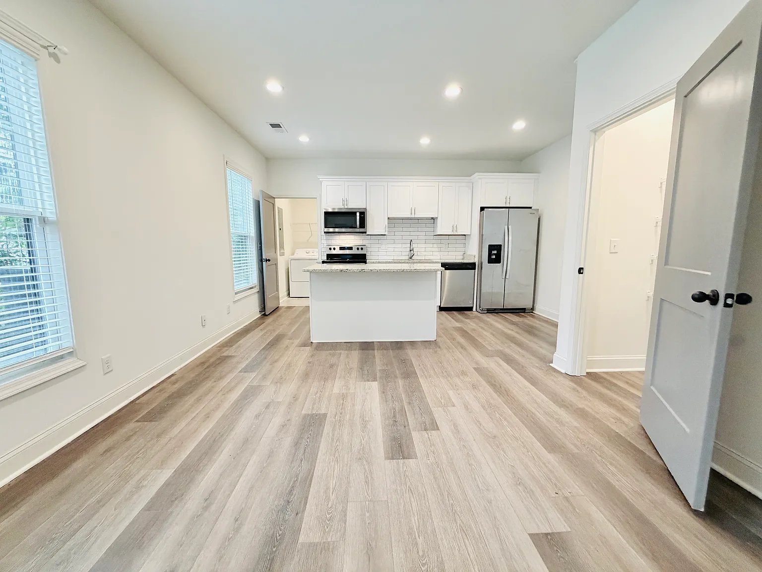 4 bed, 3.5 bath, 1801 sqft, $875 — Photo 3