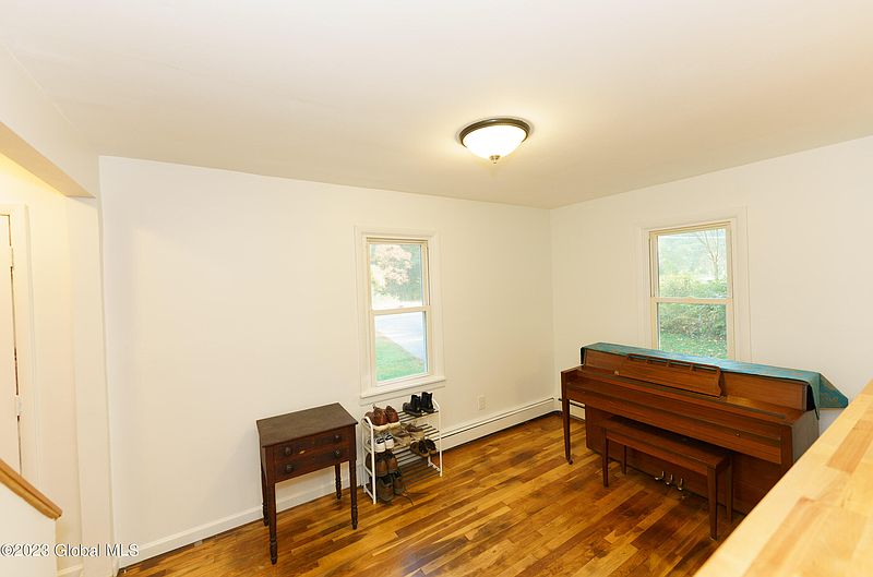 5th image of 247 Wilbur Road