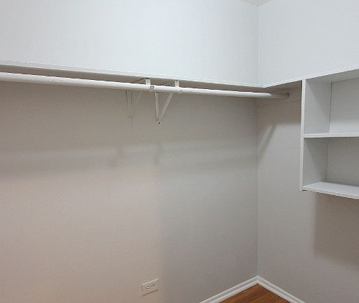 3rd image of 6029 N Winthrop Ave #6029408