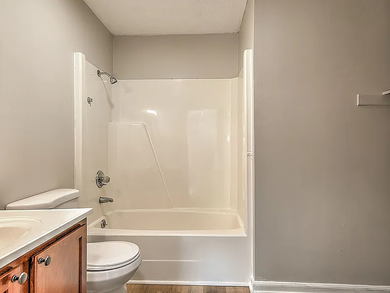 921 Elizabeth St — Photo 17