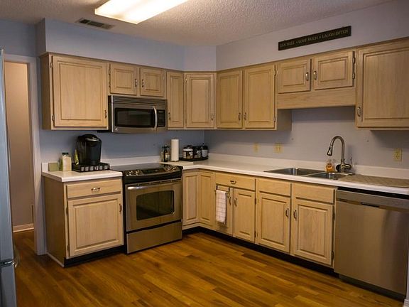 5th image of 8082 Briaroak Dr