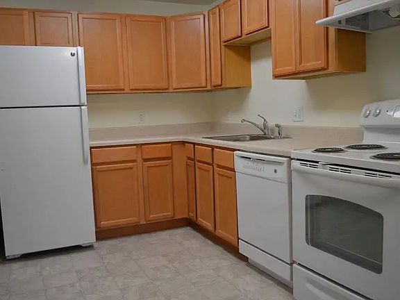 5th image of 1530 E Genesee St #9178