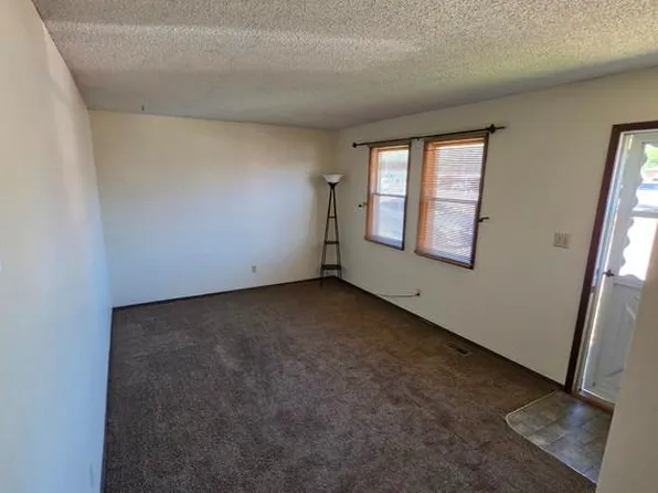 205 W 6th Ave, Buhler, KS 67522