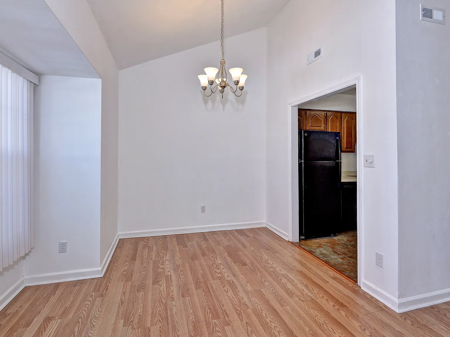 2 bed, 1355 sqft, $1,800 — Photo 4