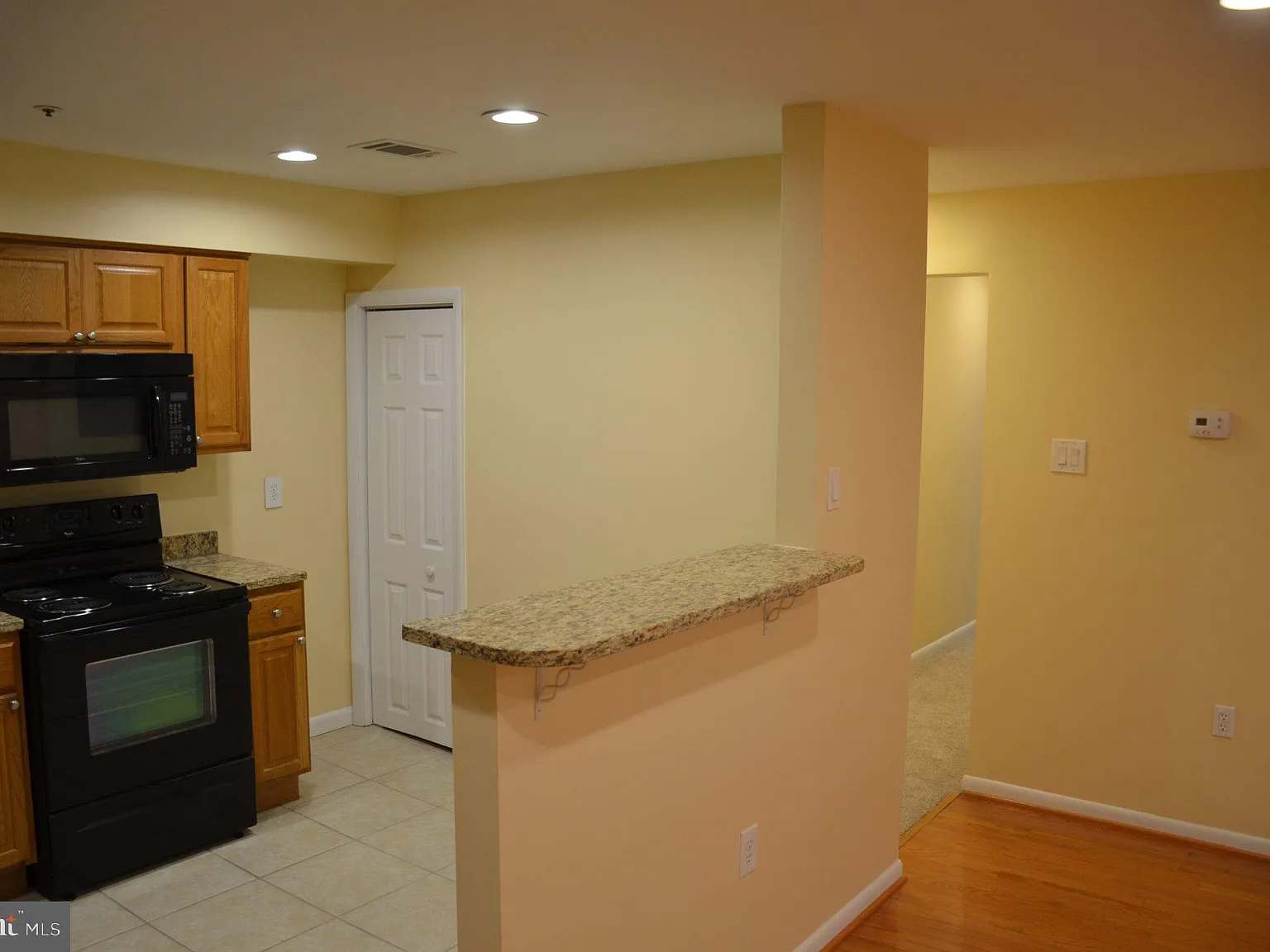 Devon Hills Cond — Photo 4