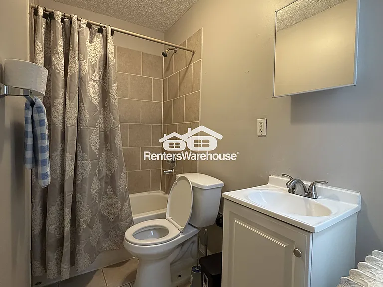 2925 2nd Ave S #4 — Photo 9