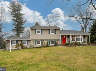 16 Bel Aire Dr, Morrisville, PA 19067