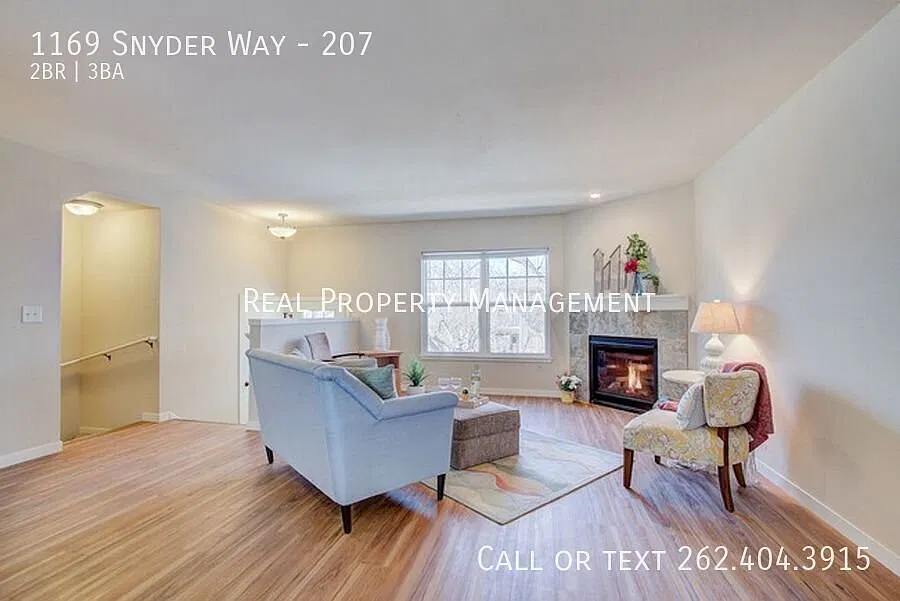 Beautiful Townhome Living in Oconomowoc Private Entry & Attached Garage! 1695 Sq Ft. — Photo 4