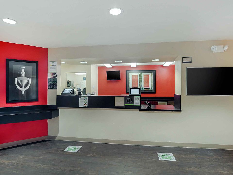 Lobby and Guest Check-in