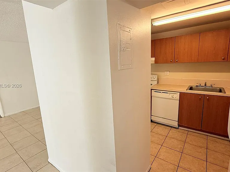 415 Executive Center Dr #203 — Photo 5