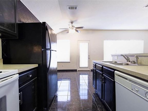 5th image of 2937 Oakshire St