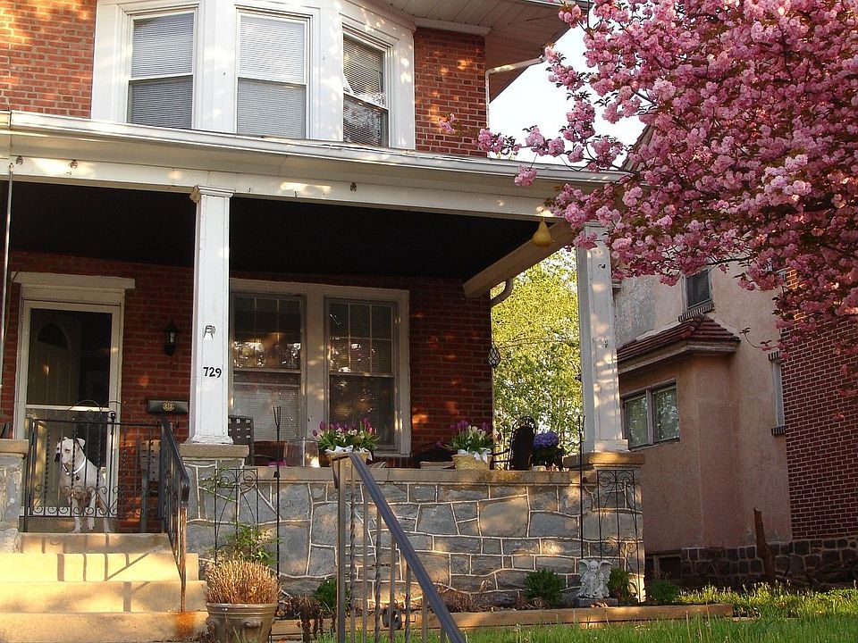 729 Noble St. spring09