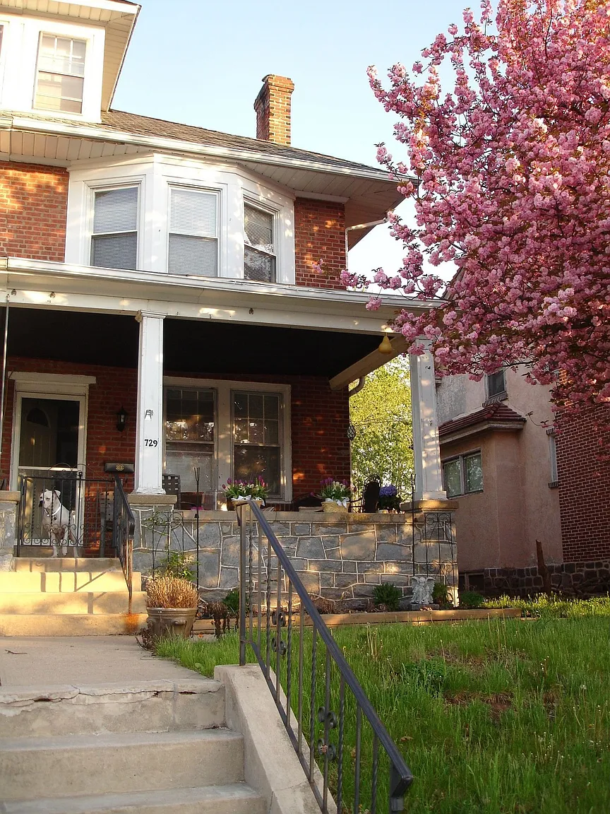 729 Noble St photo 1