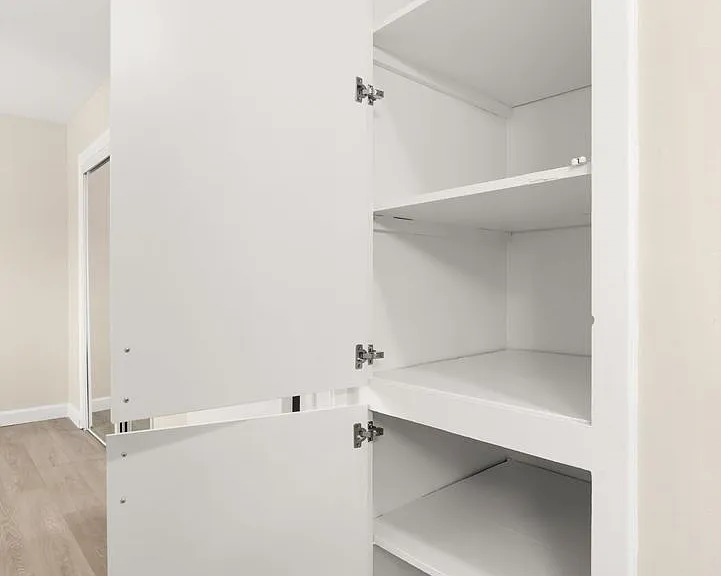 Linden Court Apartments — Photo 79