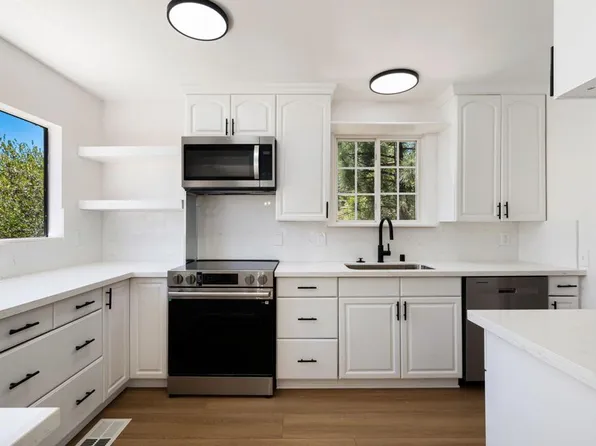 26785 Hopkins Dr, Idyllwild, CA 92549