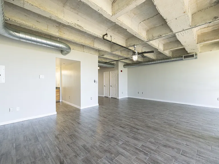 230 West Alabama Apartments — Photo 23