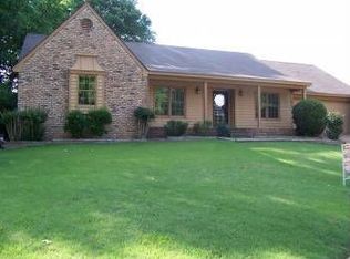 7084 Oak Chase Ln, Memphis, TN 38125