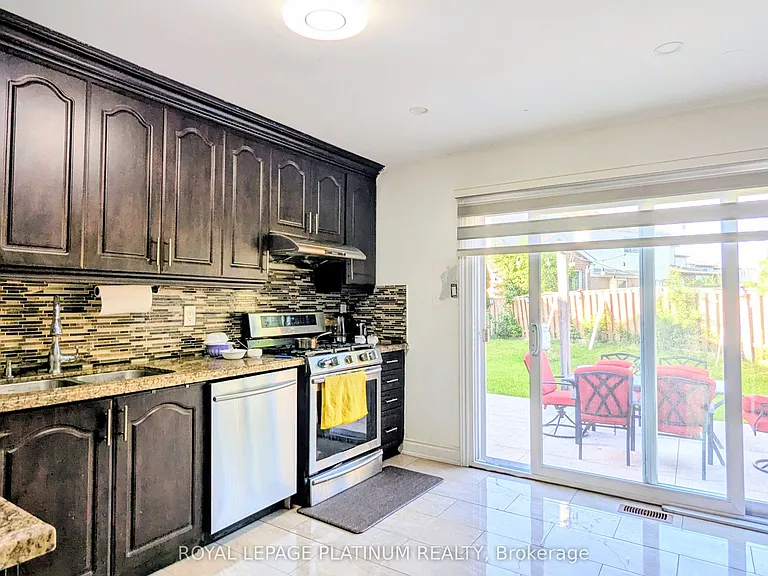 4 Gervais Dr — Photo 12