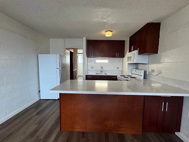 1419 Ernest St — Photo 3