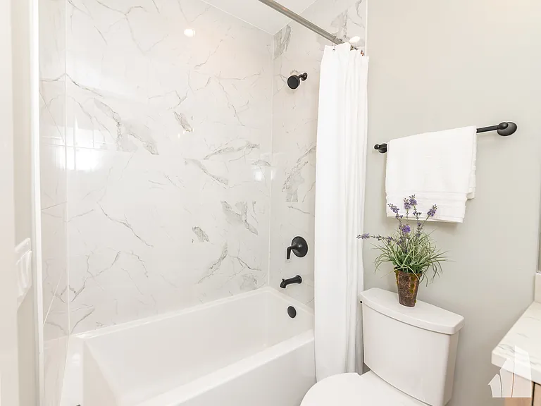 2457 W Logan Blvd — Photo 12