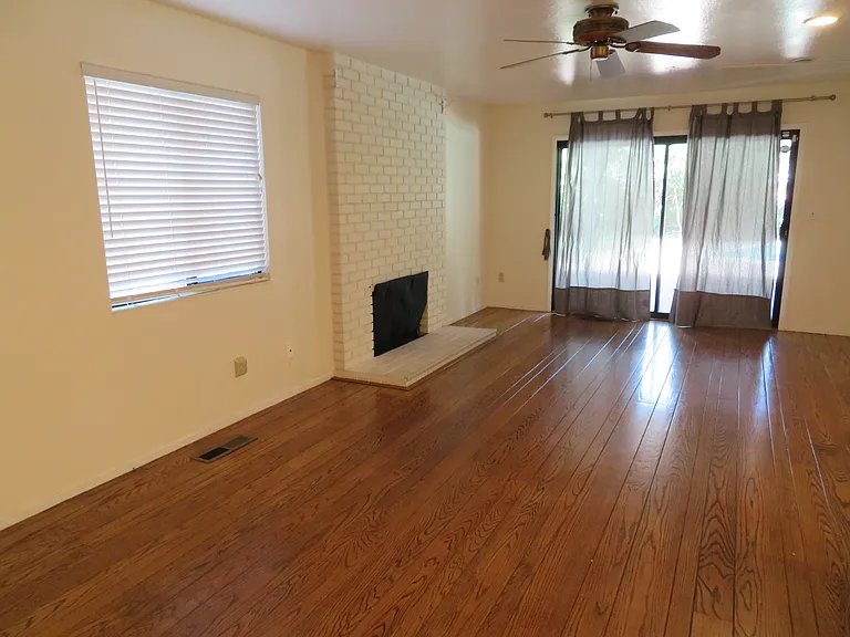 886 Stonehaven Dr — Photo 8
