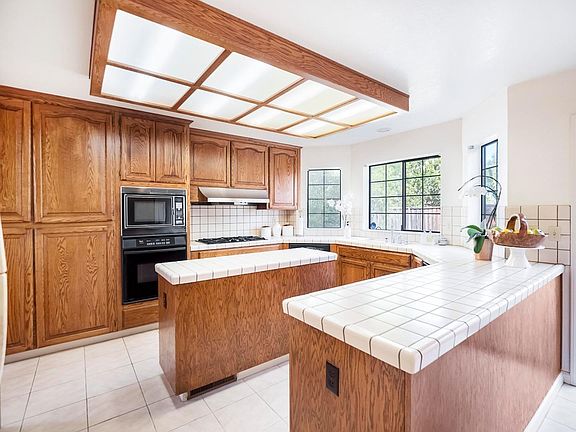 5th image of 11490 Charsan Ln