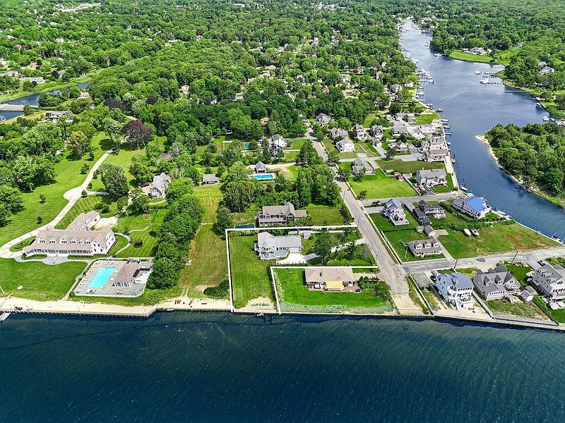 140 Ocean Ave, Center Moriches, NY 11934 Zillow