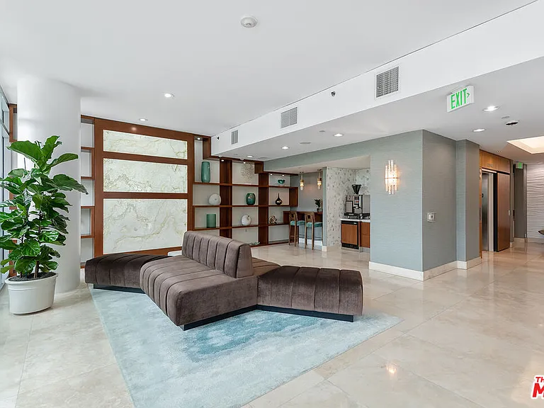 13650 Marina Pointe Dr #905 — Photo 46
