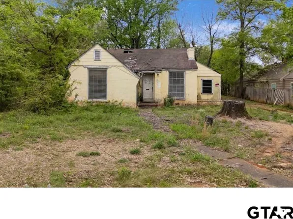 1565 Crescent Dr, Tyler, TX 75702