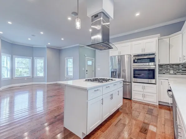 1008-1008 W River St #1, Hyde Park, MA 02136