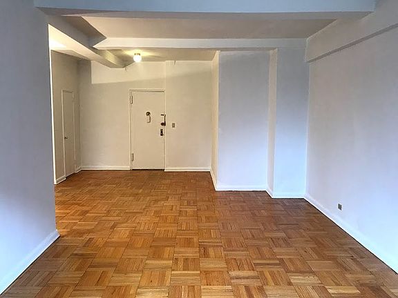3rd image of 3850 Hudson Manor Ter #Law