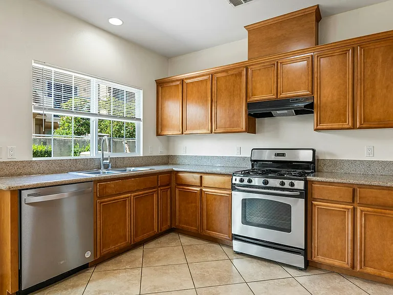 1472 Patricia Ave — Photo 2