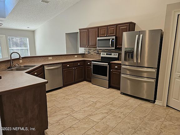 5th image of 1736 GLEN LAUREL Drive
