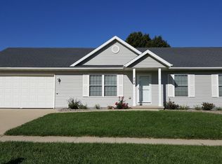 704 Prairie Ln, Storm Lake, IA 50588