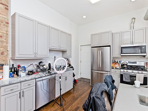 3rd image of 623 E Groveland Park #2F