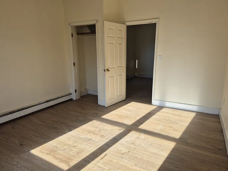 25 Astoria St #1 — Photo 4