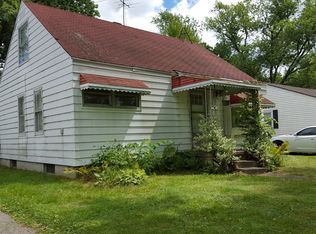 135 Gateway Dr, Waterford, MI 48328