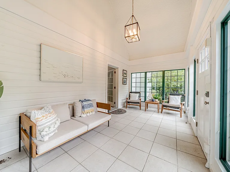 1129 Old Sag Harbor Rd — Photo 4