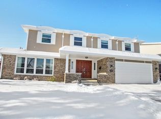 29 W Appletree Ln, Arlington Heights, IL 60004