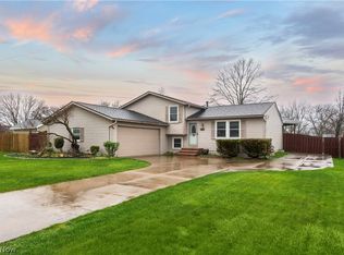 9050 Groveside Dr, Strongsville, OH 44136