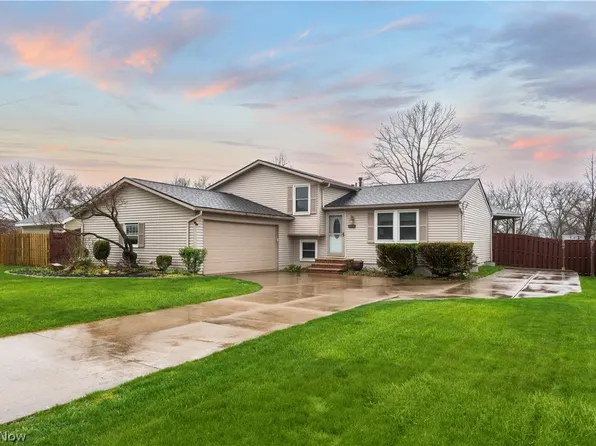 9050 Groveside Dr, Strongsville, OH 44136