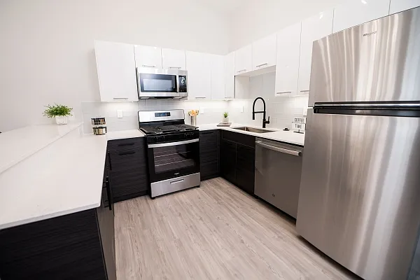 602 E Stoughton St #16 — Photo 6