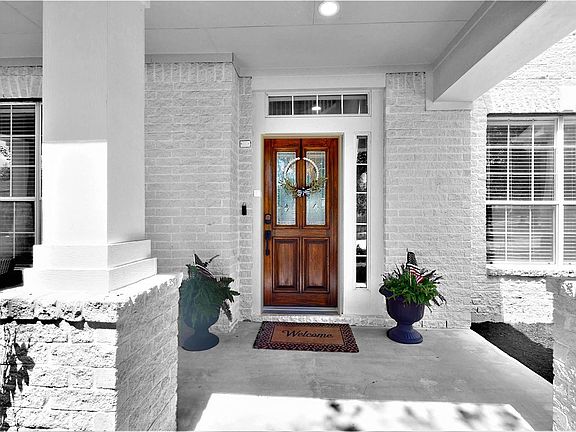 2nd image of 2506 Foxcrest Dr