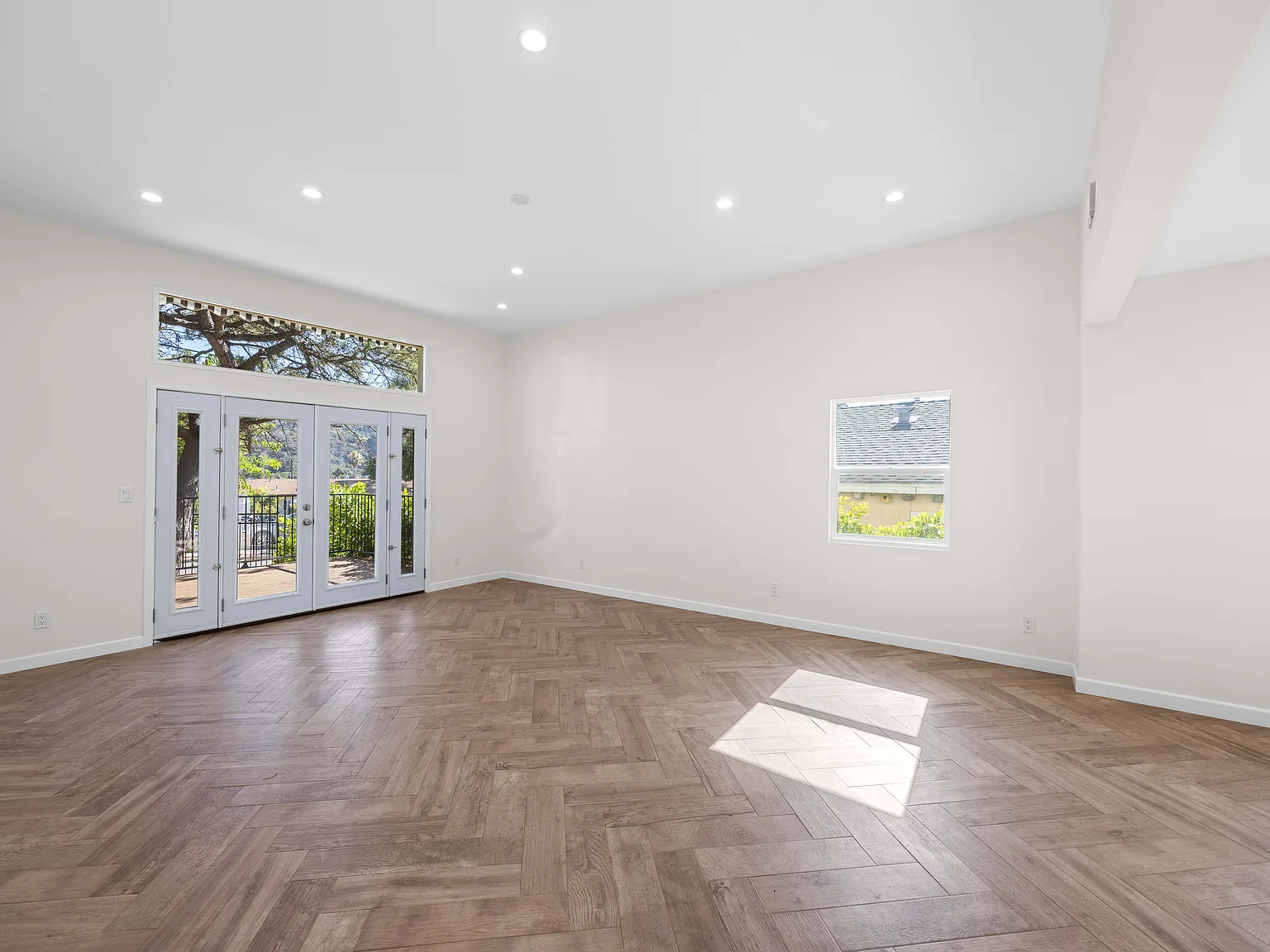 3 bed, 1600 sqft, $4,800 — Photo 2