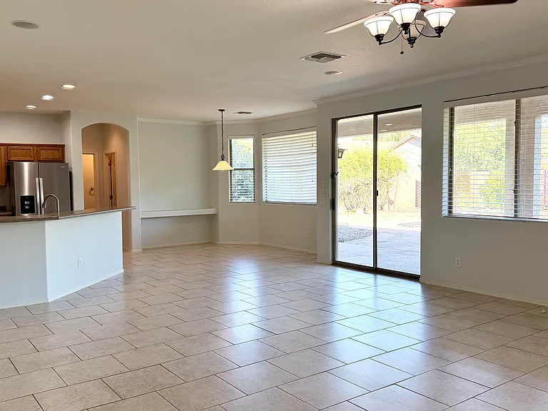 1289 E Iris Dr — Photo 6