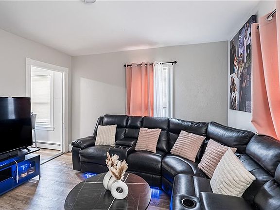 2nd image of 171 Lyon Ave
